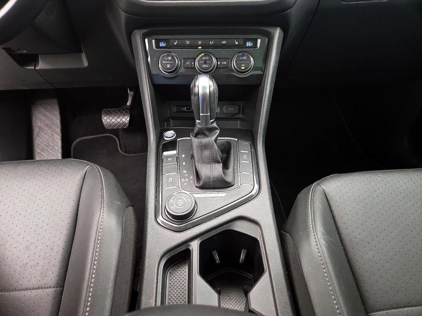 2018 Volkswagen Tiguan SE - Photo 18
