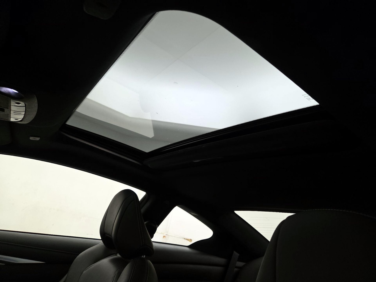 Sunroof(s) & Overhead Airbags
