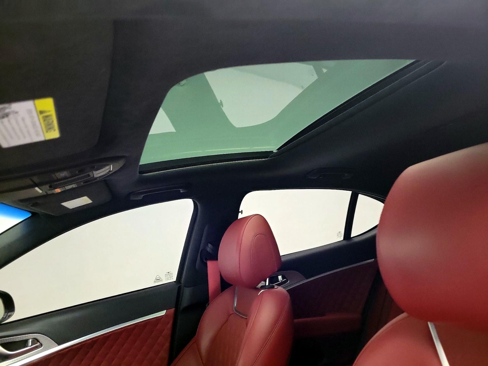 Sunroof(s) & Overhead Airbags