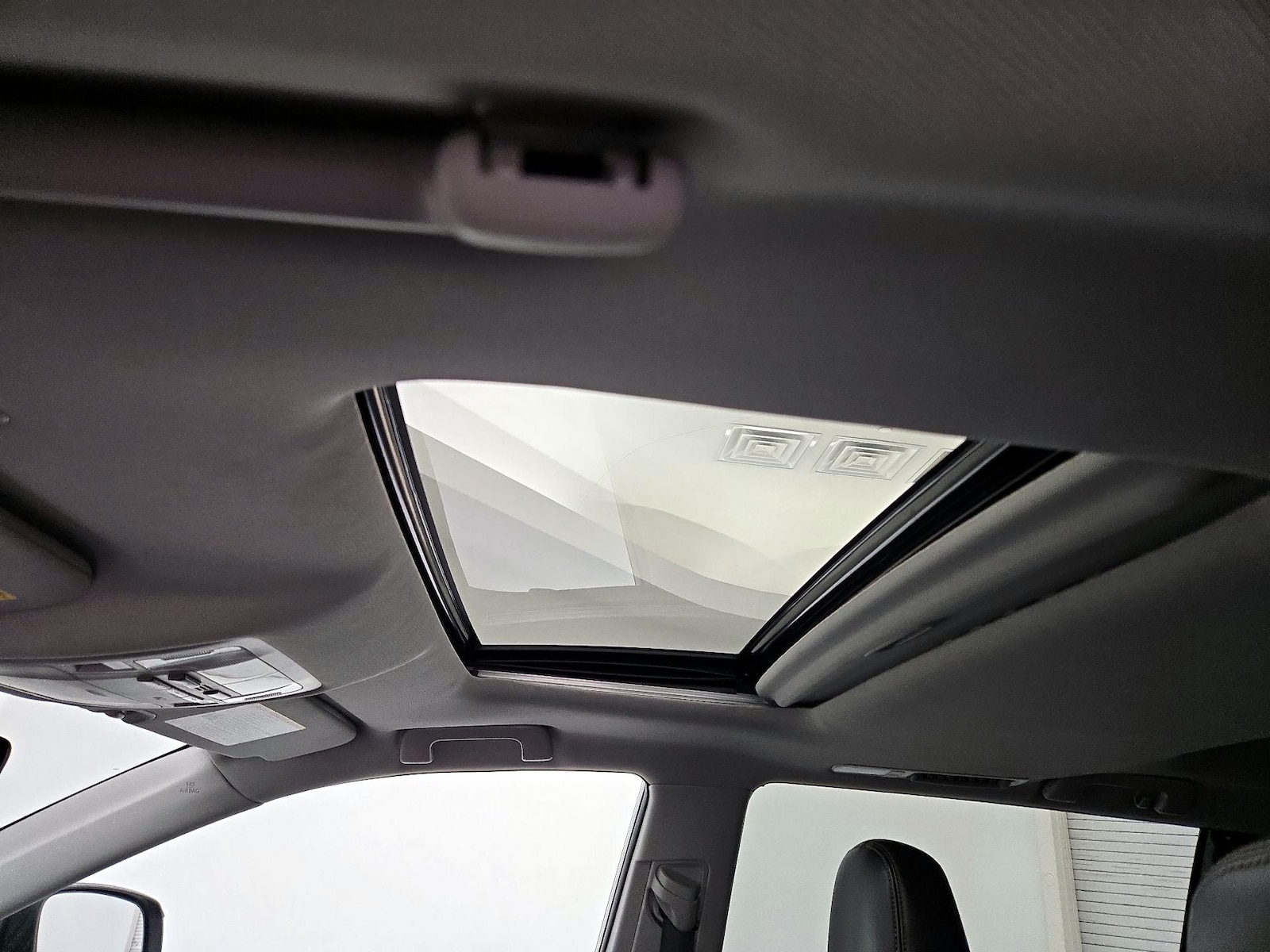 Sunroof(s) & Overhead Airbags