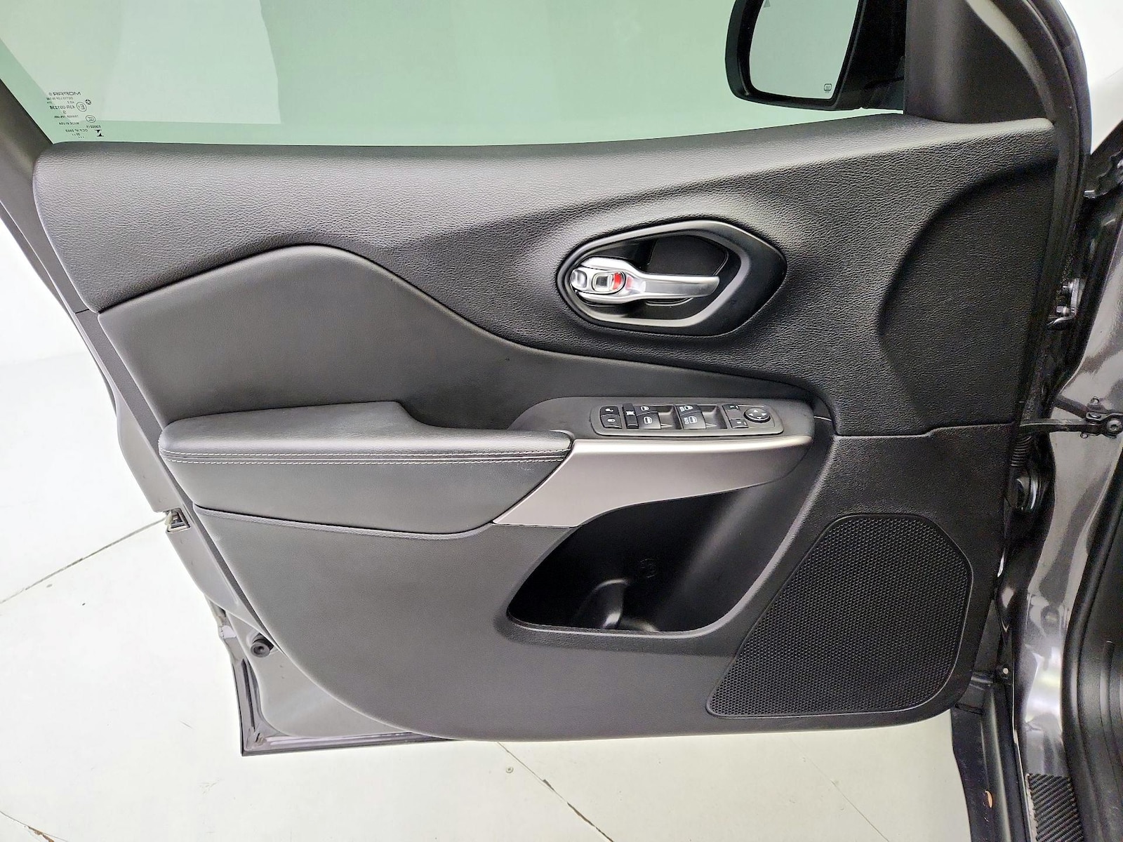 2021 Jeep Cherokee Latitude Lux - Photo 13