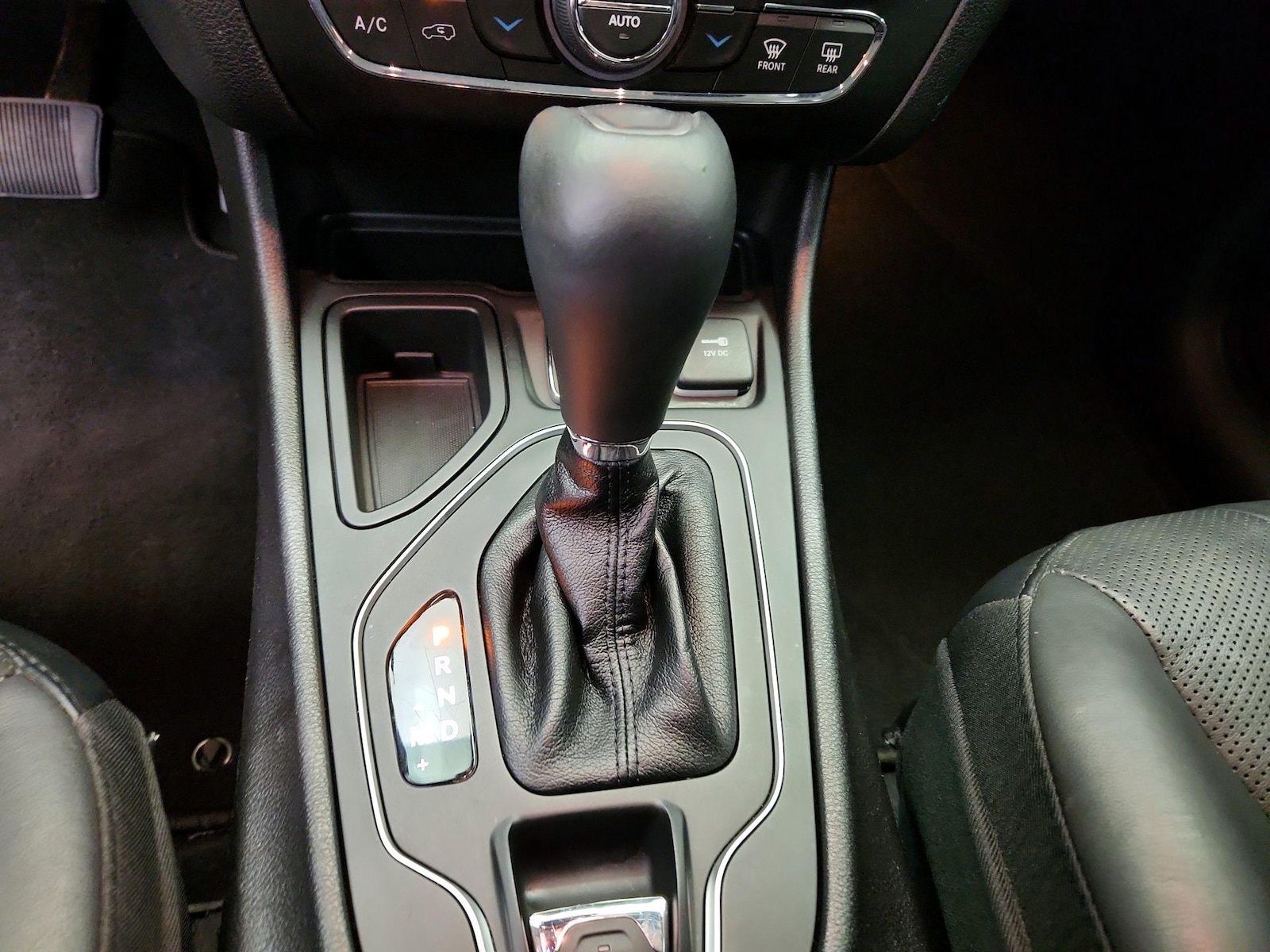 2021 Jeep Cherokee Latitude Lux - Photo 19
