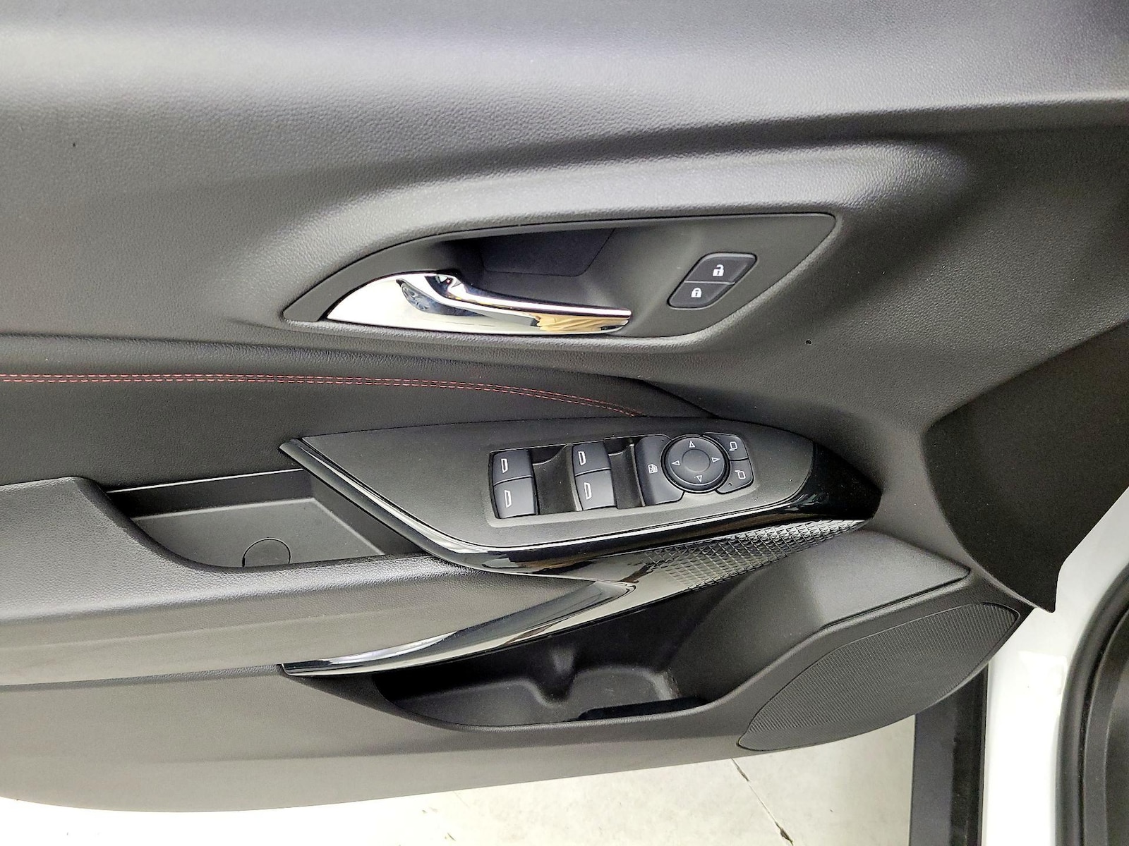 2025 Chevrolet Trax RS - Photo 13