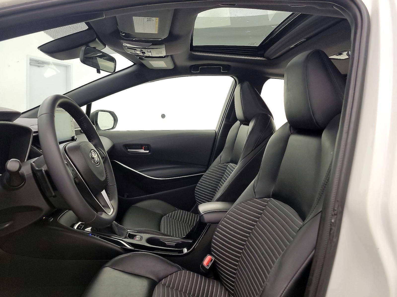 Sunroof(s) & Overhead Airbags