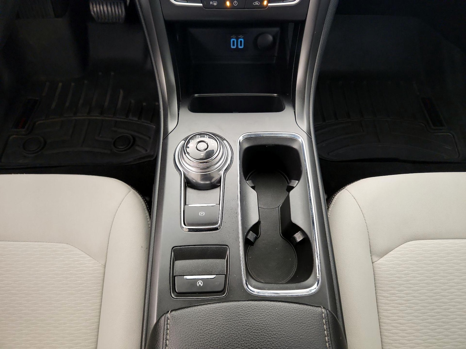 2019 Ford Fusion SE - Photo 18