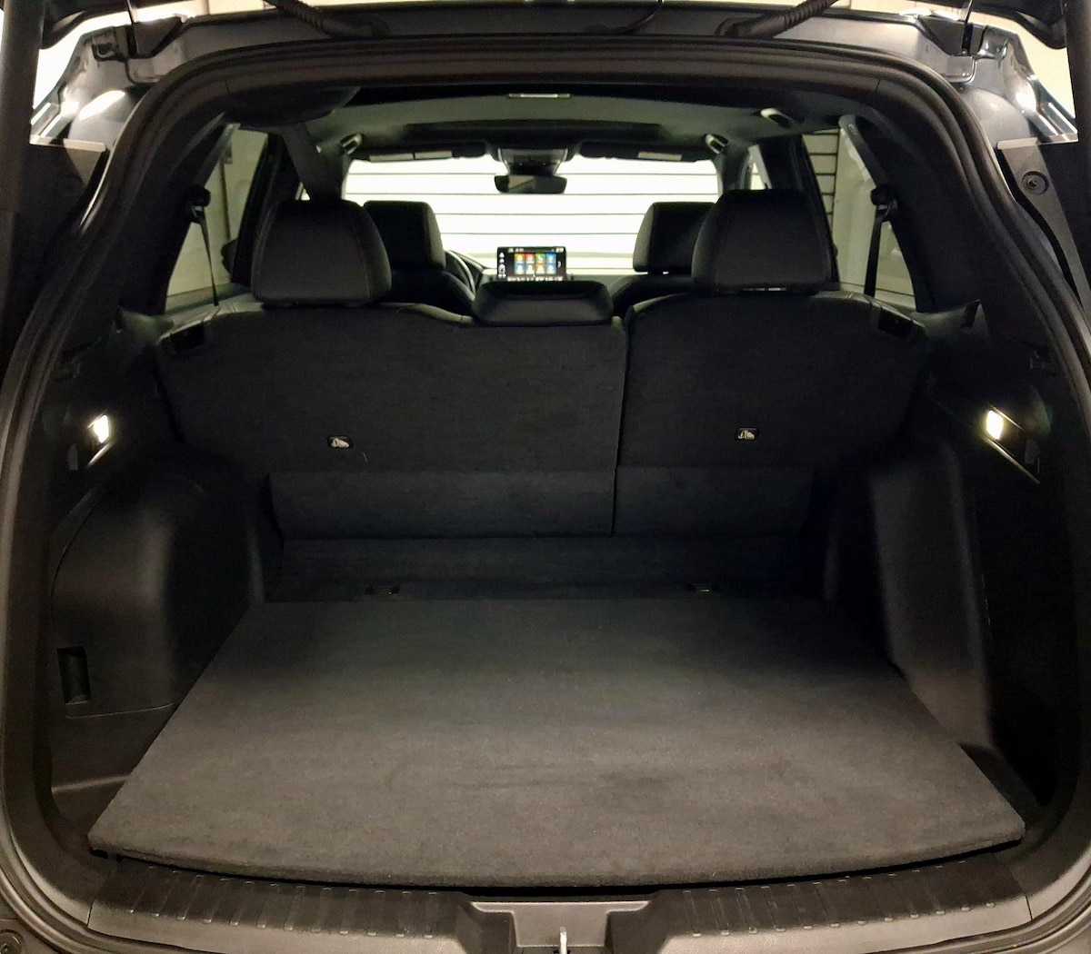 Trunk/Cargo (Seats Up)