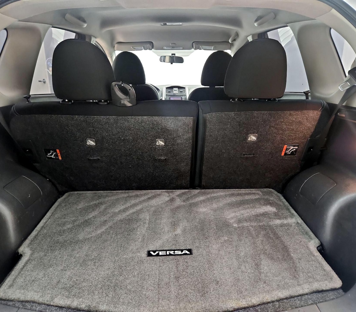 Trunk/Cargo (Seats Up)