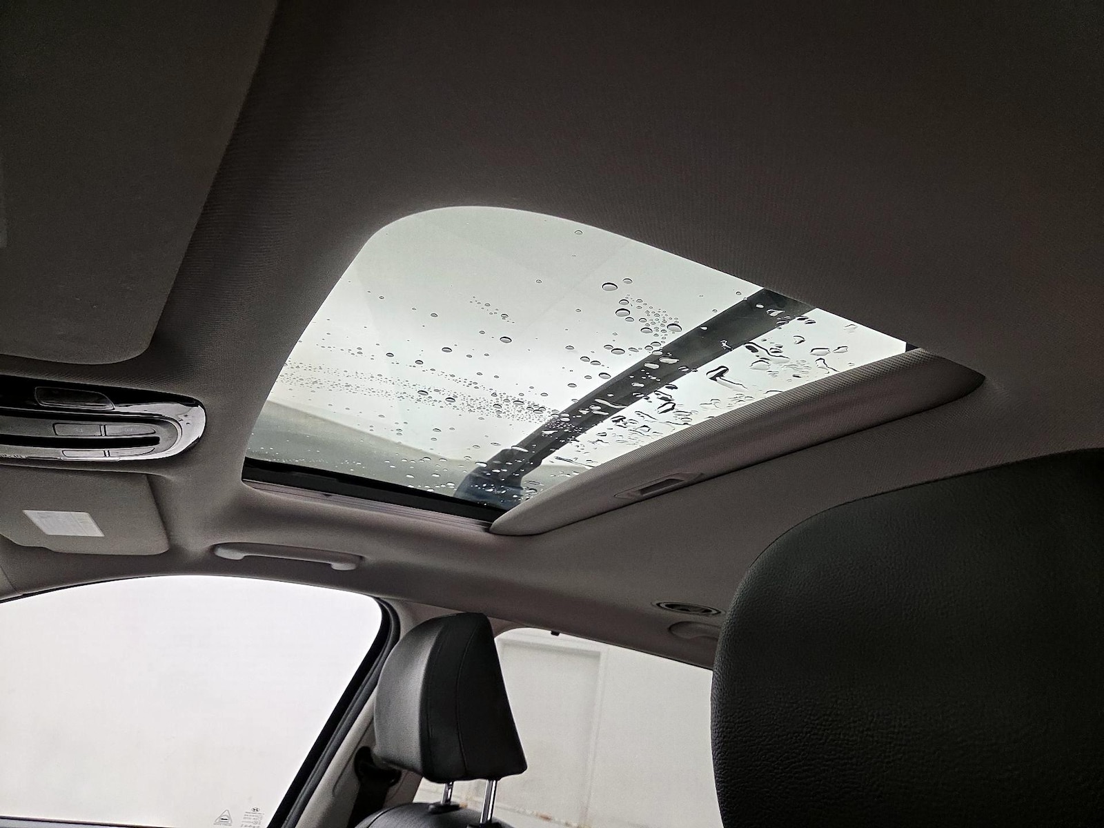 Sunroof(s) & Overhead Airbags