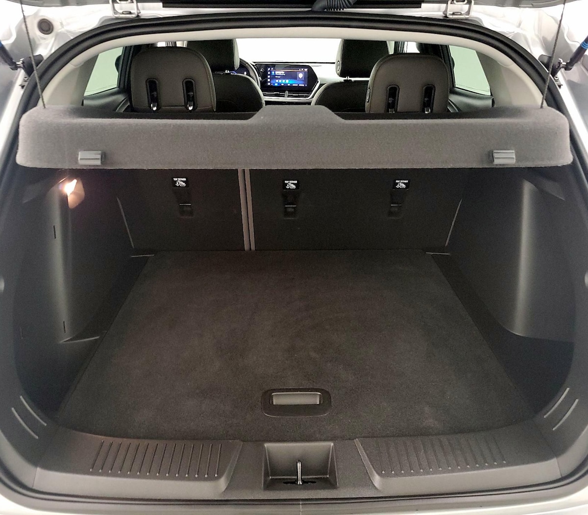 Trunk/Cargo (Seats Up)