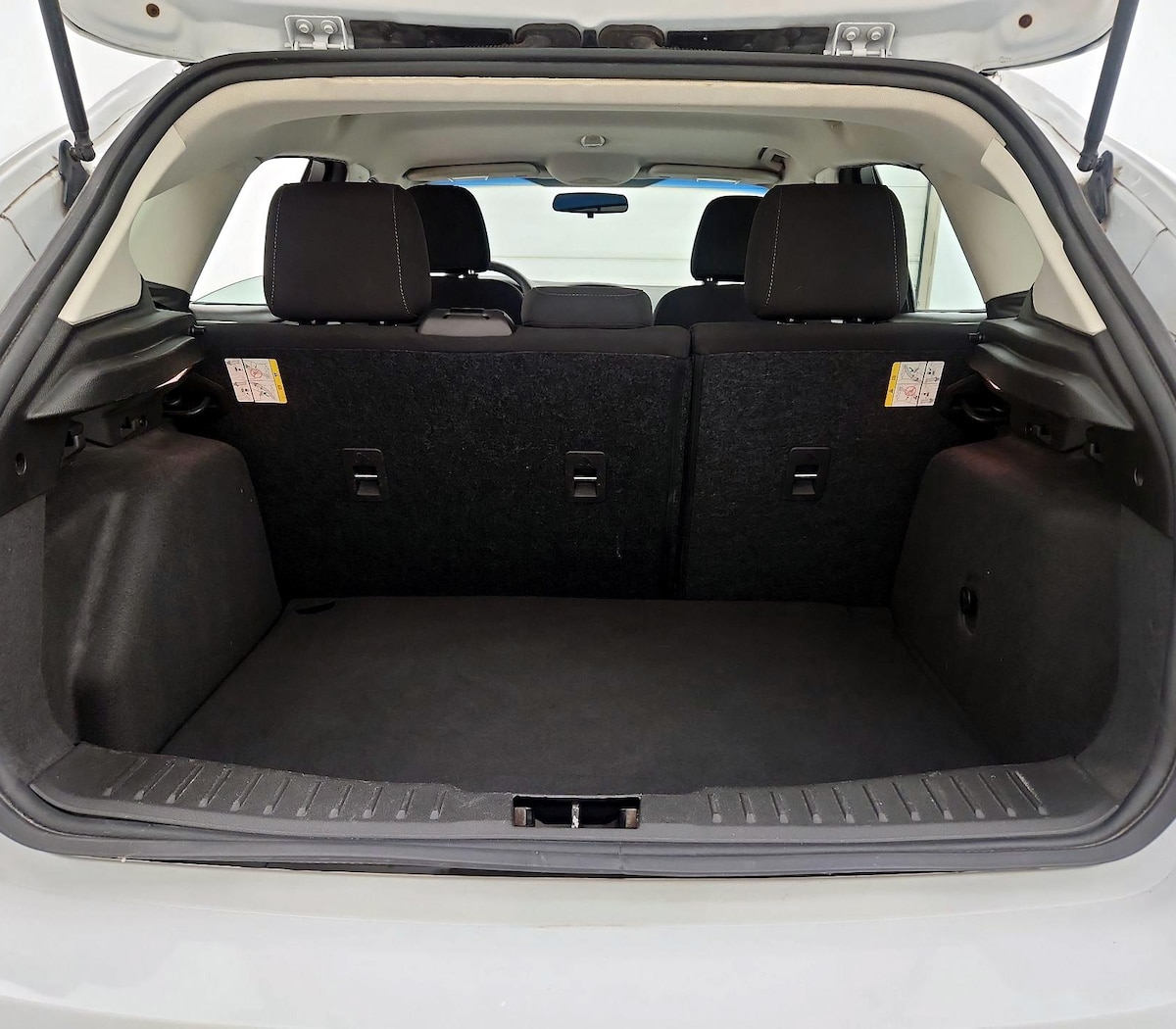 Trunk/Cargo (Seats Up)