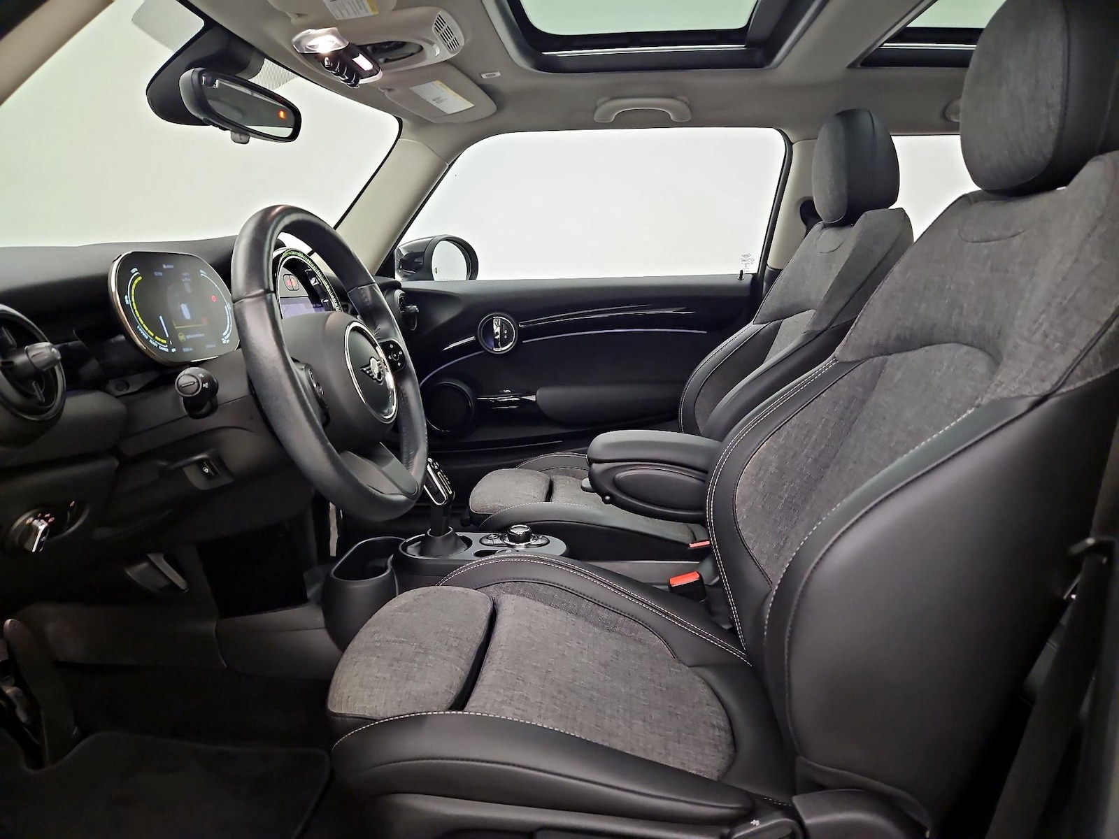 2022 MINI Hardtop 2 Door SE - Photo 12