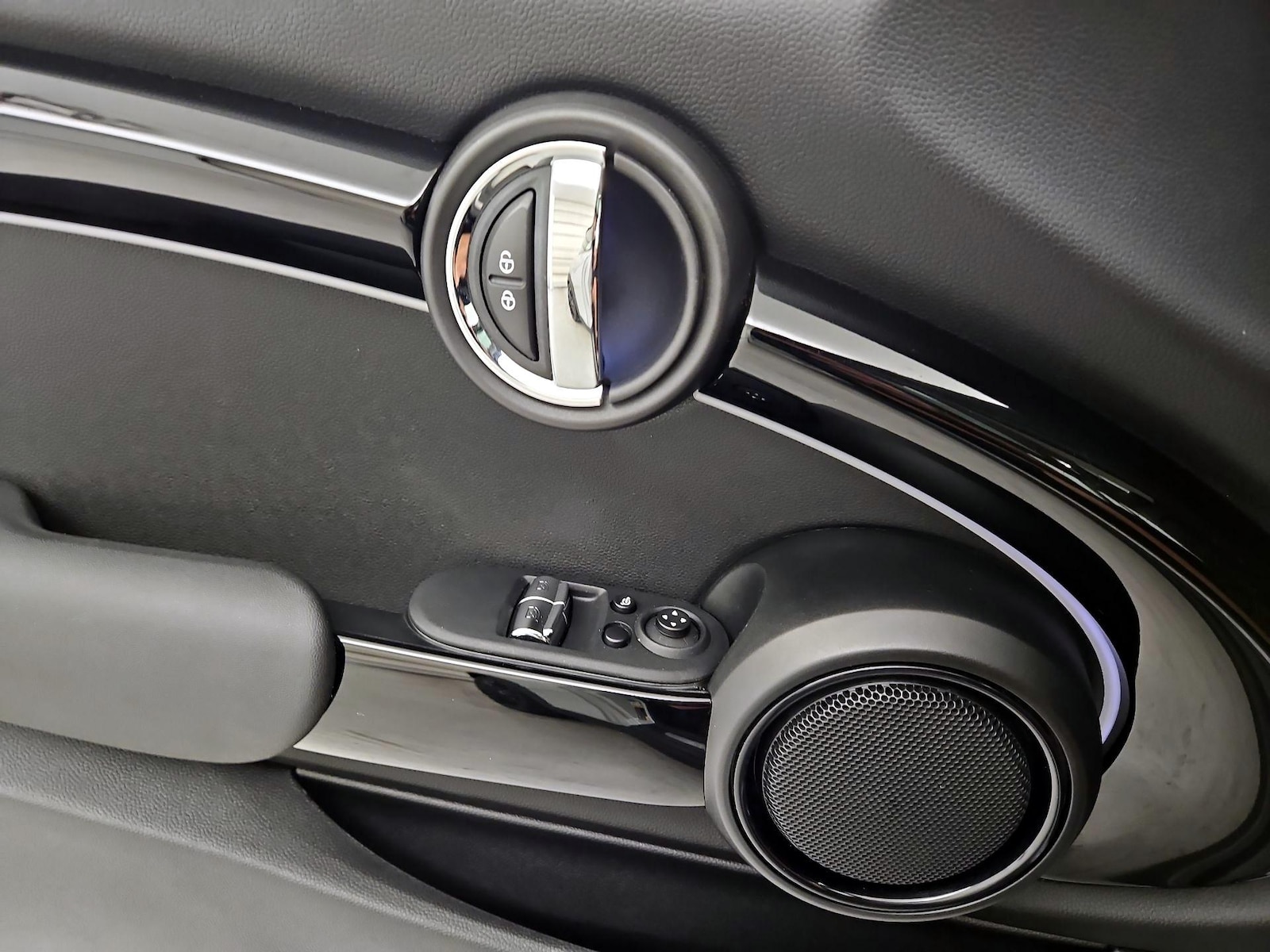 2022 MINI Hardtop 2 Door SE - Photo 13