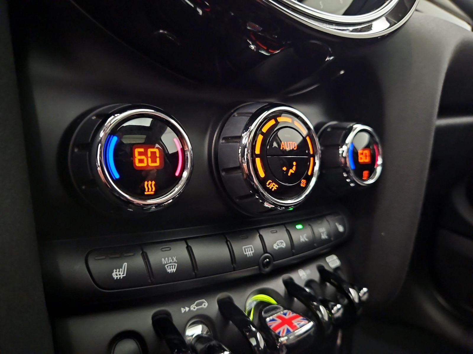 2022 MINI Hardtop 2 Door SE - Photo 18