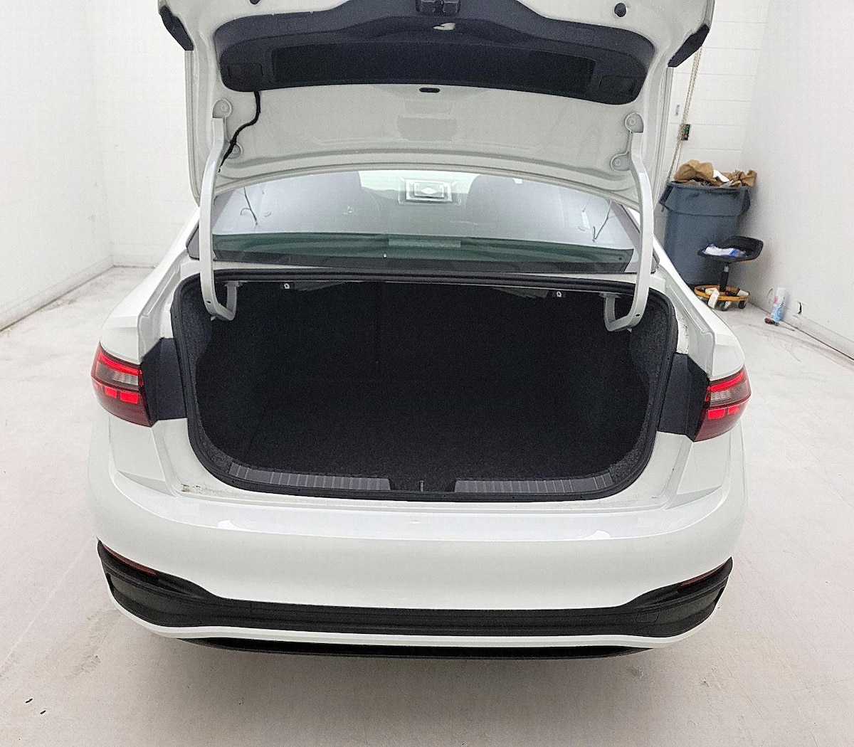 Trunk/Cargo (Seats Up)