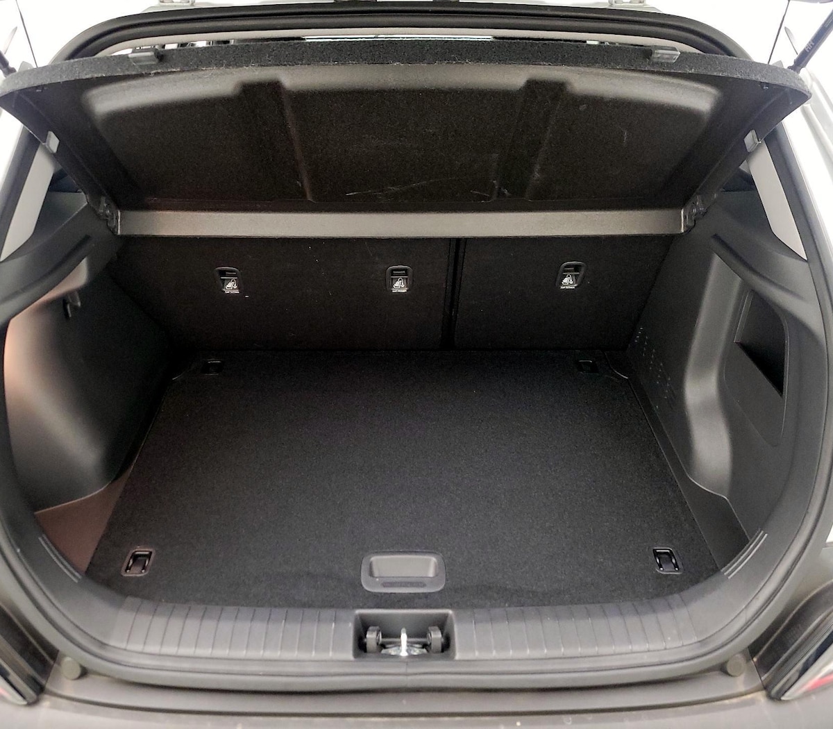 Trunk/Cargo (Seats Up)