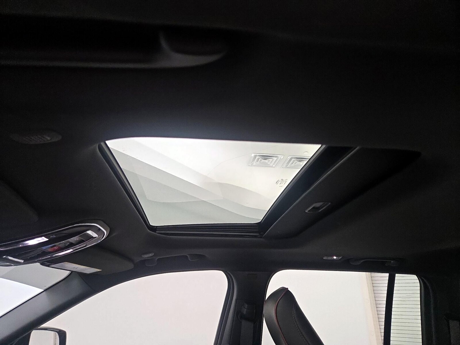 Sunroof(s) & Overhead Airbags