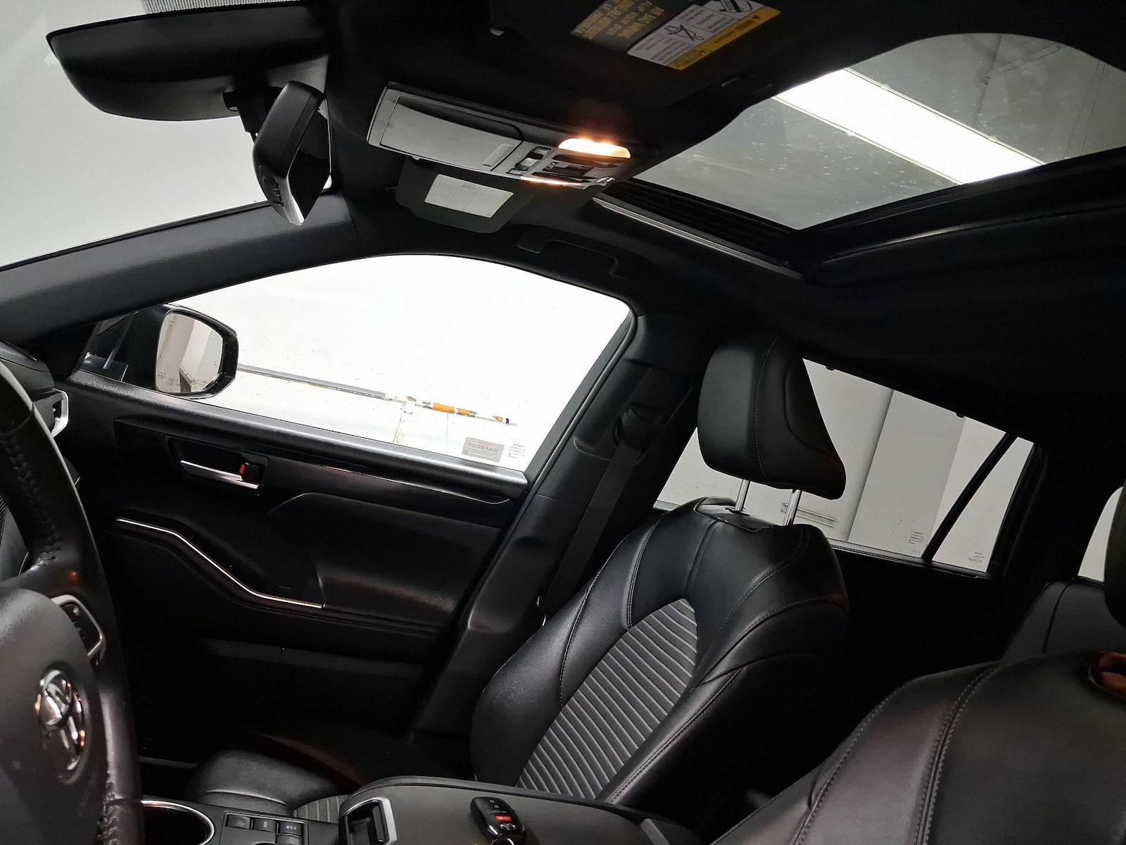 Sunroof(s) & Overhead Airbags