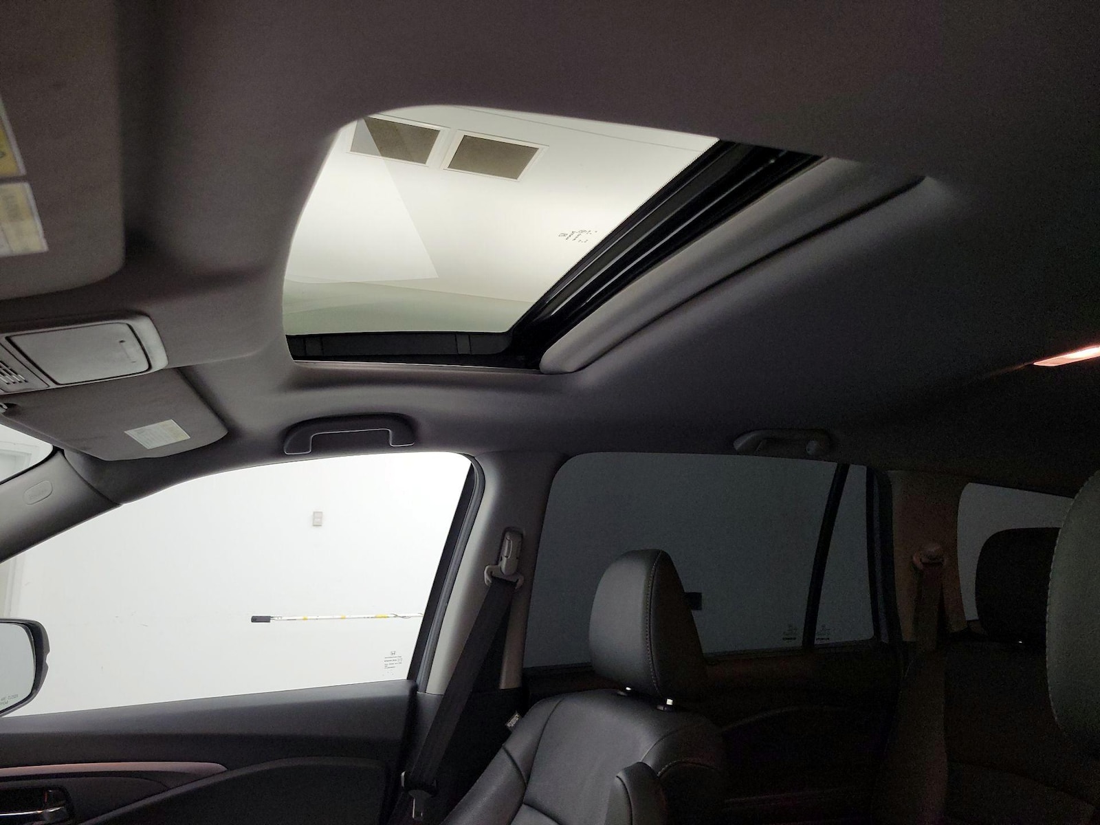 Sunroof(s) & Overhead Airbags