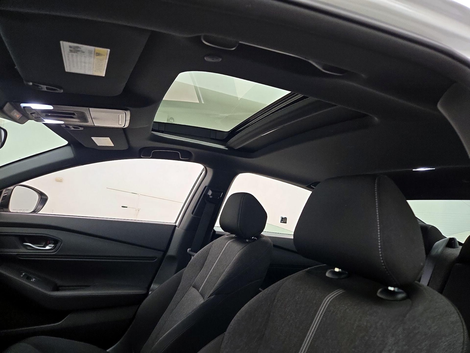 Sunroof(s) & Overhead Airbags