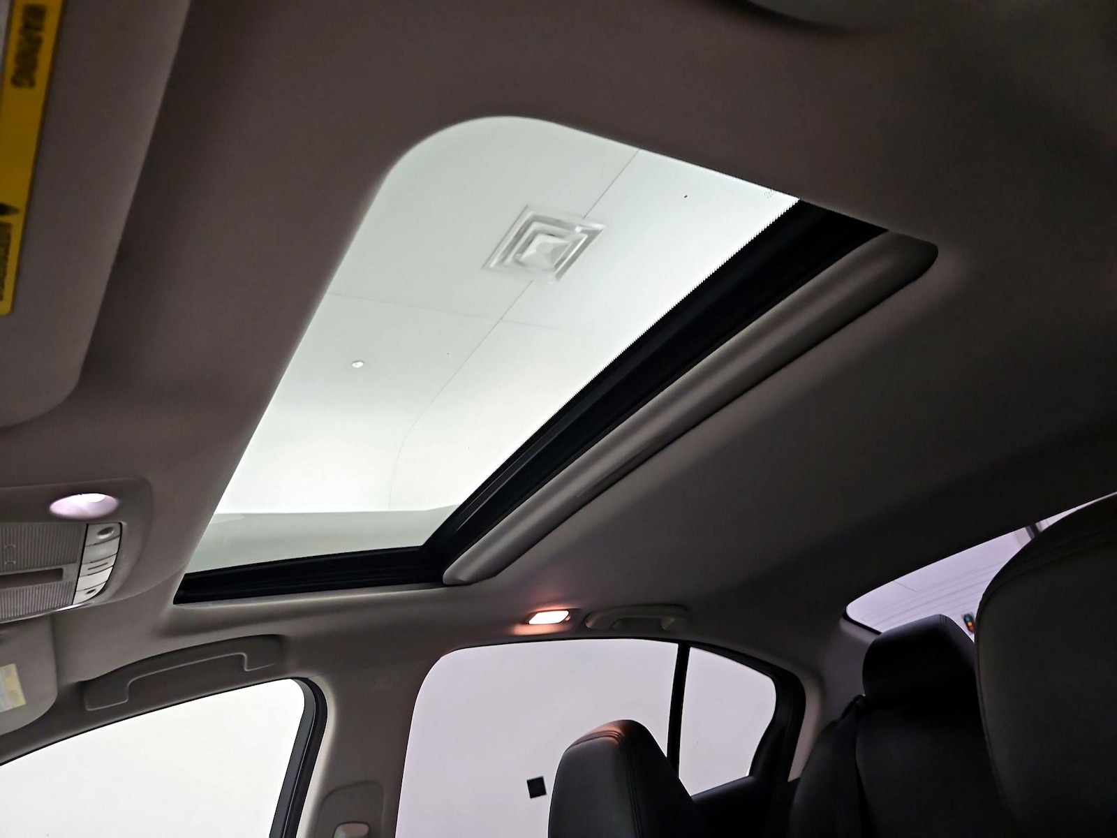 Sunroof(s) & Overhead Airbags