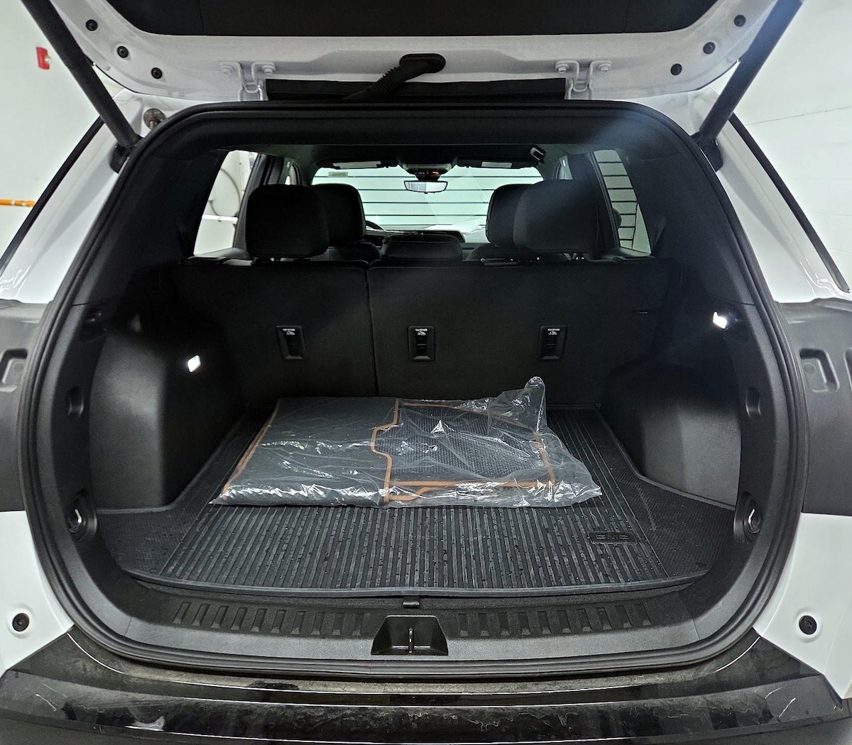 Trunk/Cargo (Seats Up)