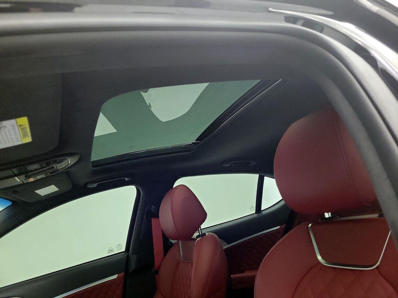 Sunroof(s) & Overhead Airbags