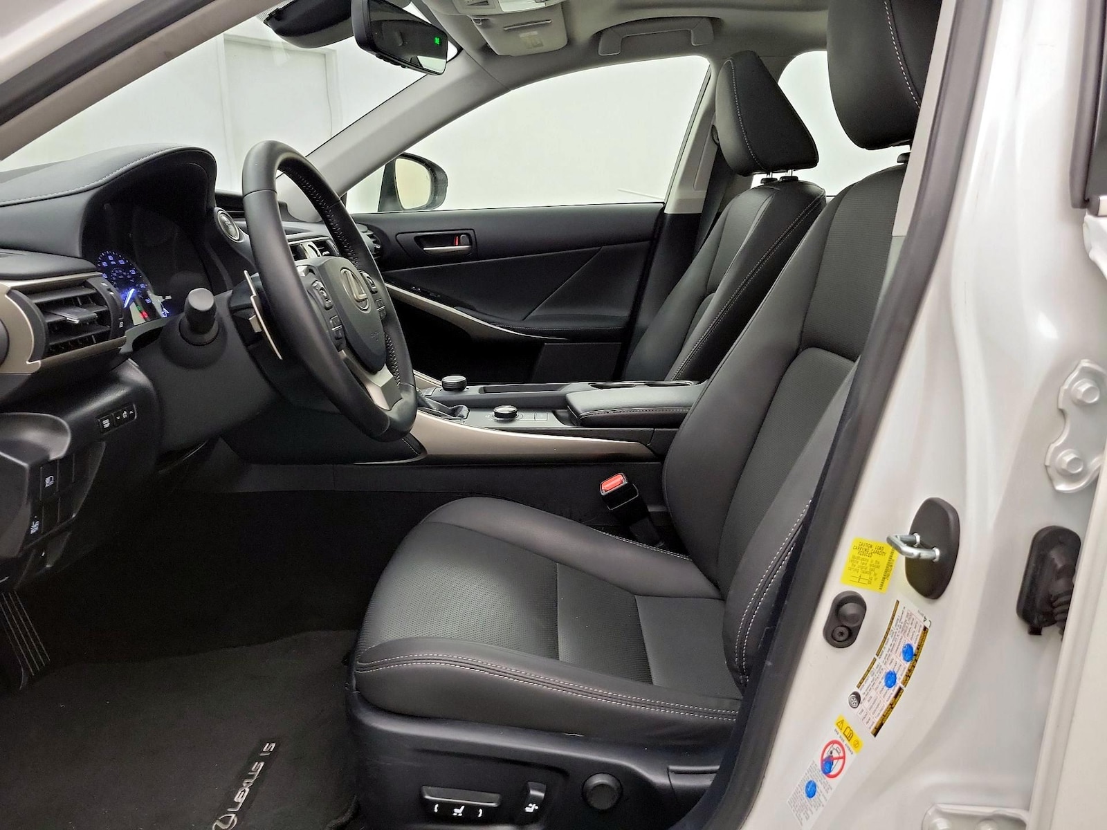 Power Seat(s) & Side Airbags