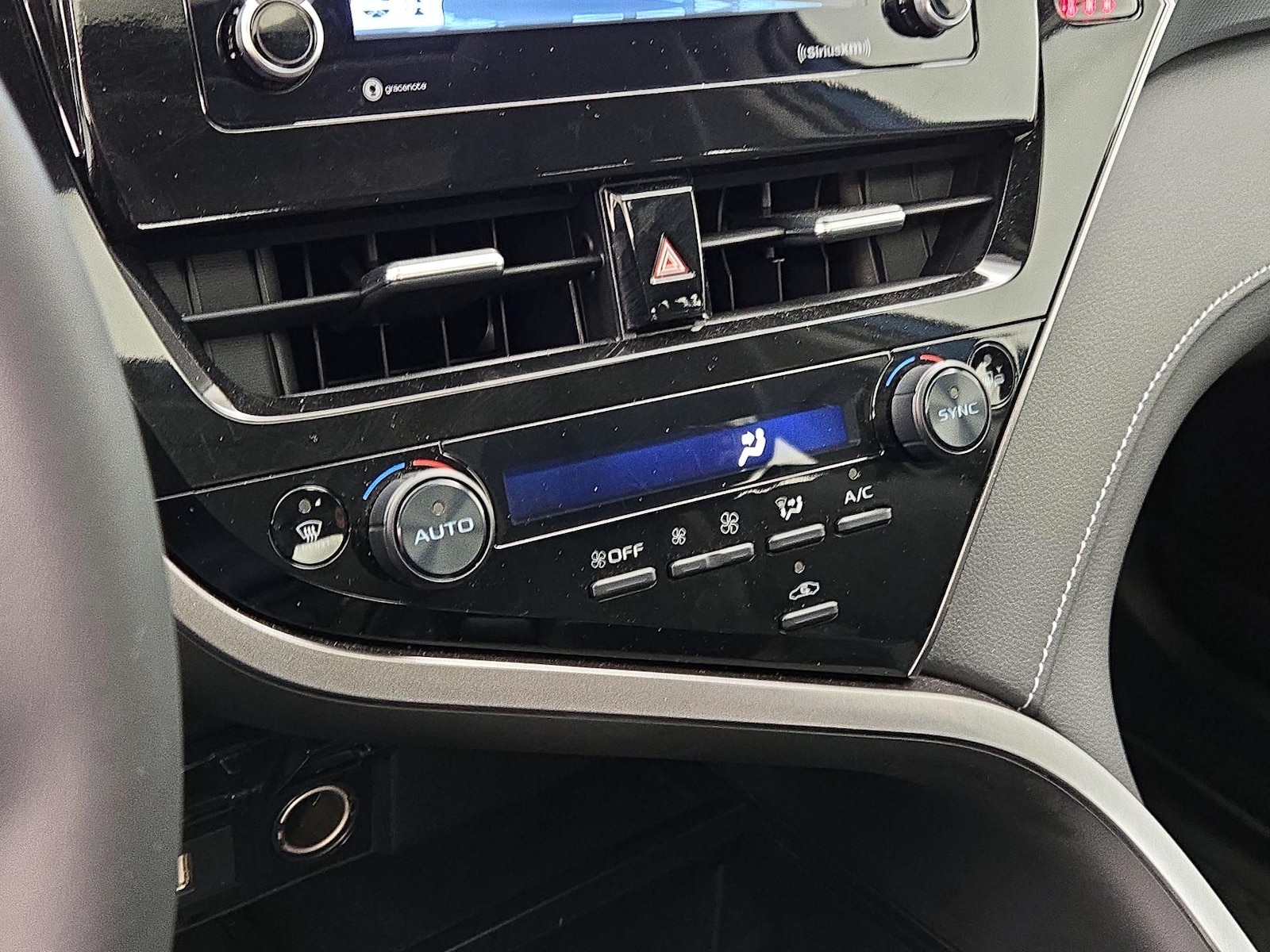 2024 Toyota Camry SE - Photo 17