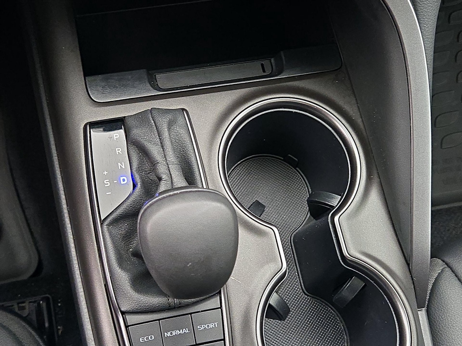 2024 Toyota Camry SE - Photo 18