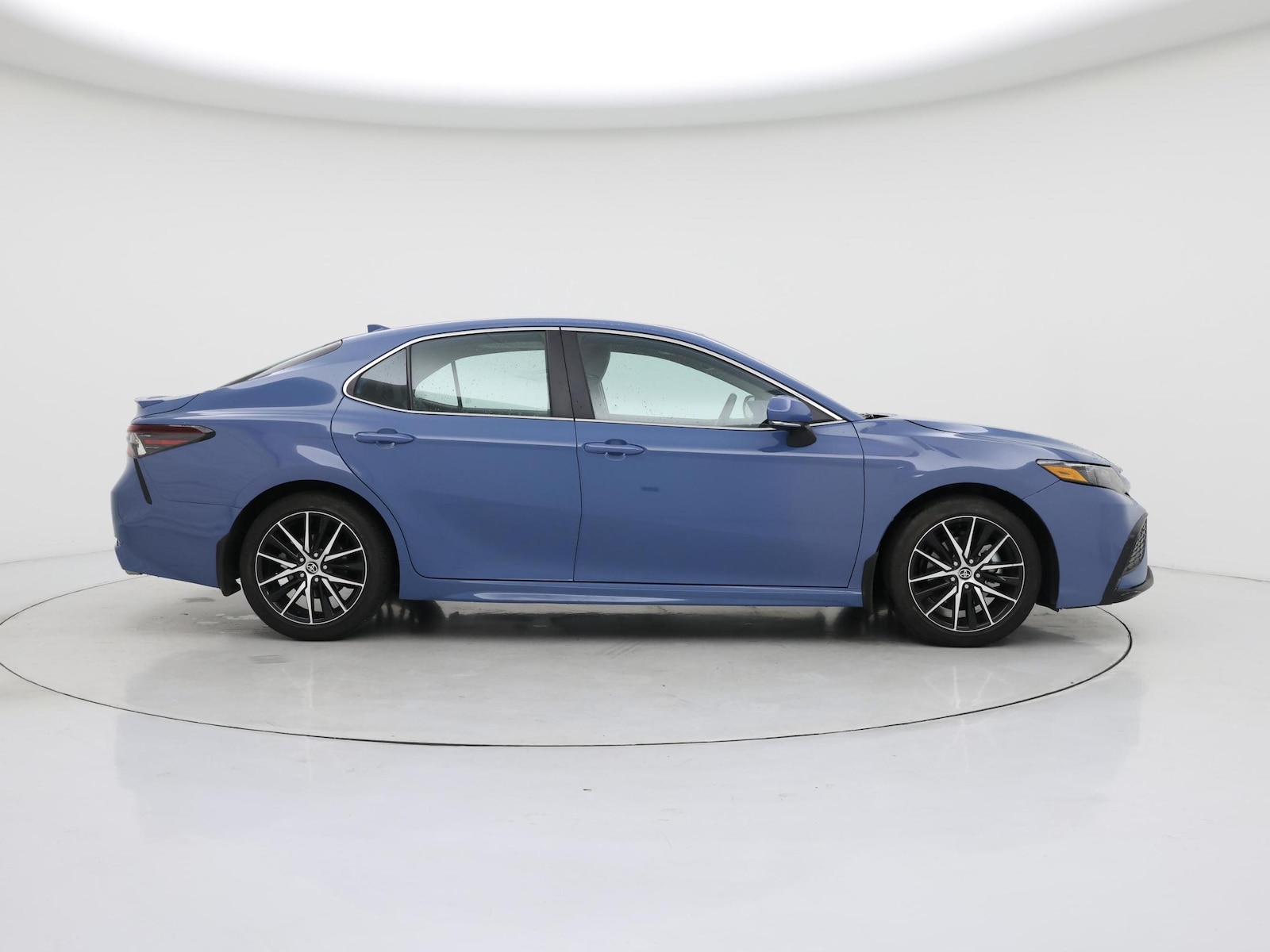 2024 Toyota Camry SE - Photo 8