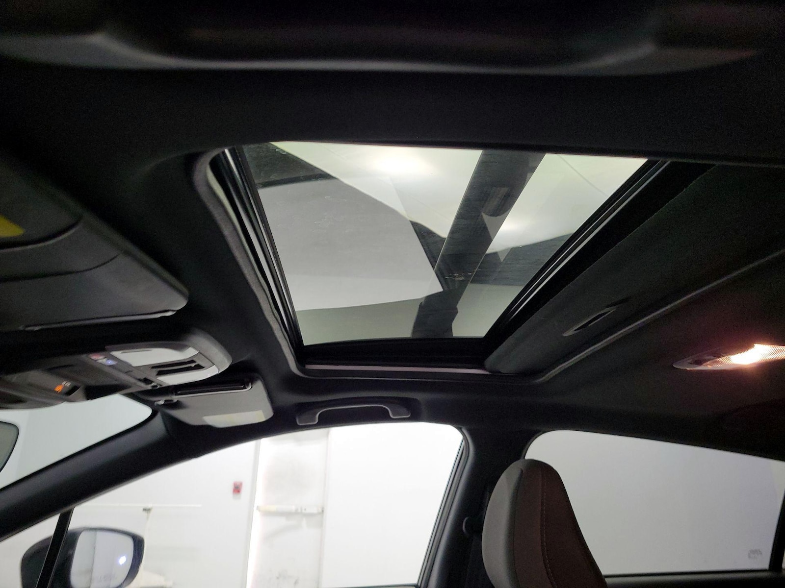 Sunroof(s) & Overhead Airbags