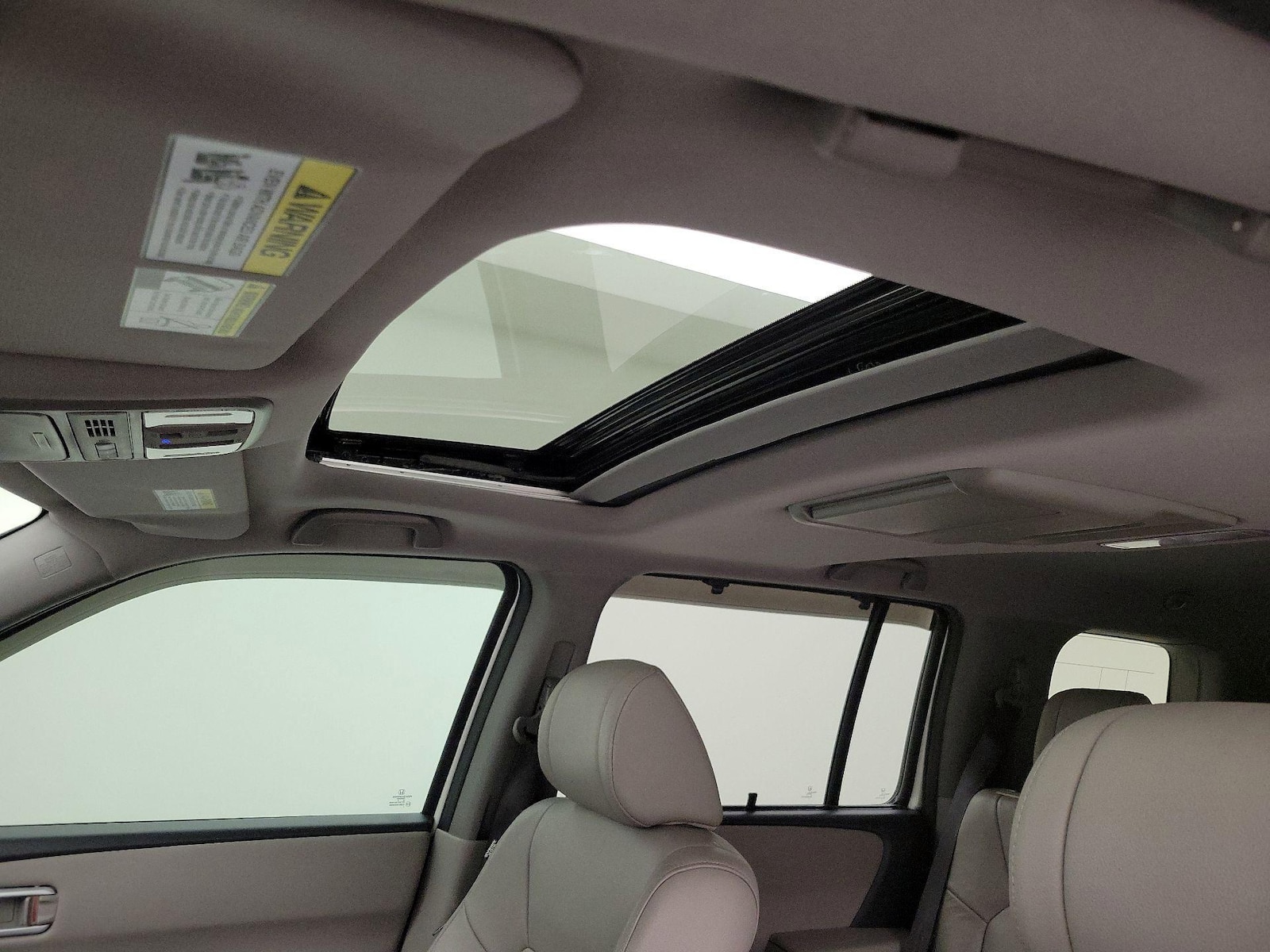 Sunroof(s) & Overhead Airbags
