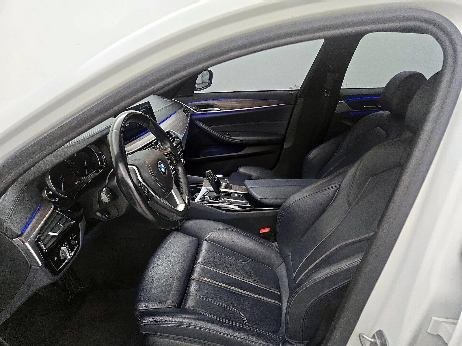Power Seat(s) & Leather Seats