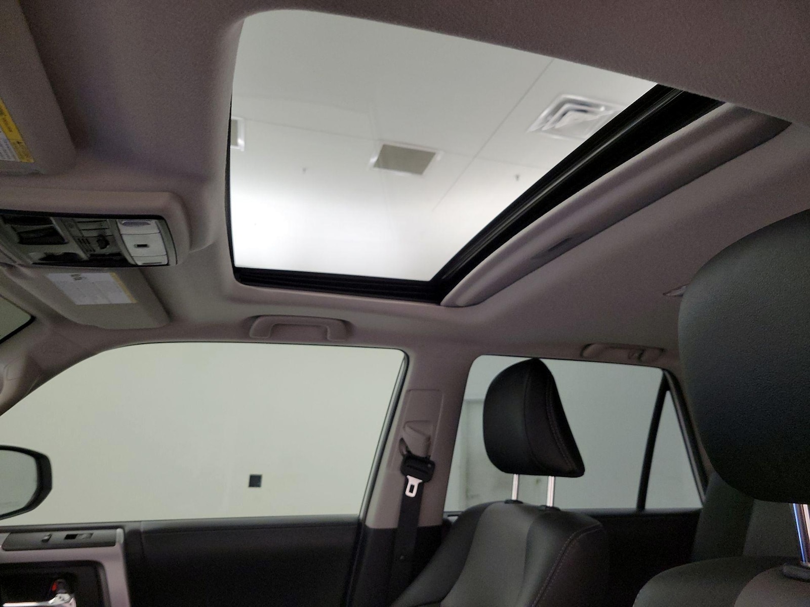 Sunroof(s) & Overhead Airbags