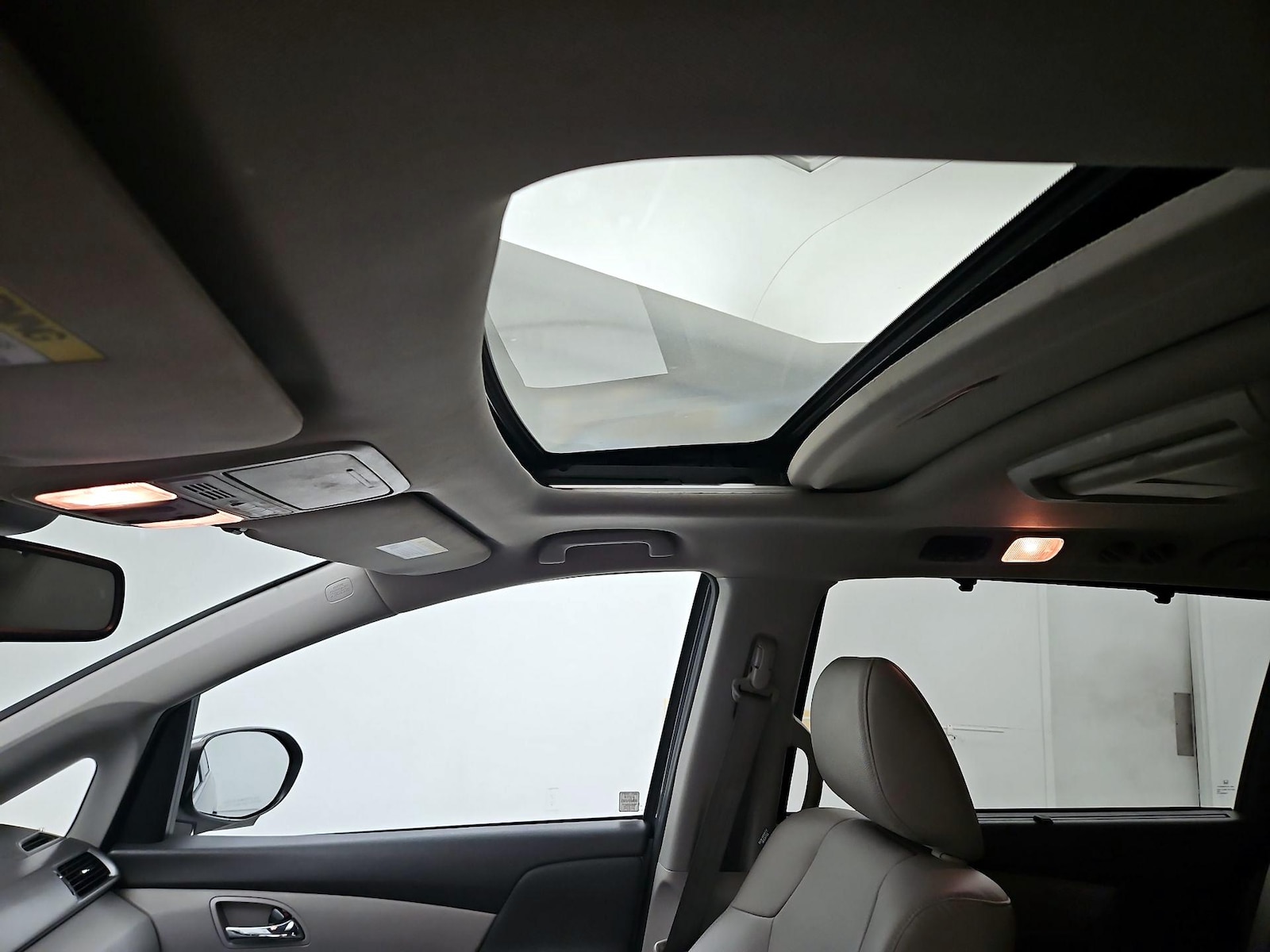 Sunroof(s) & Overhead Airbags