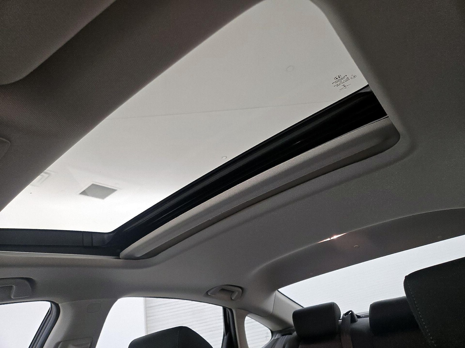 Sunroof(s) & Overhead Airbags