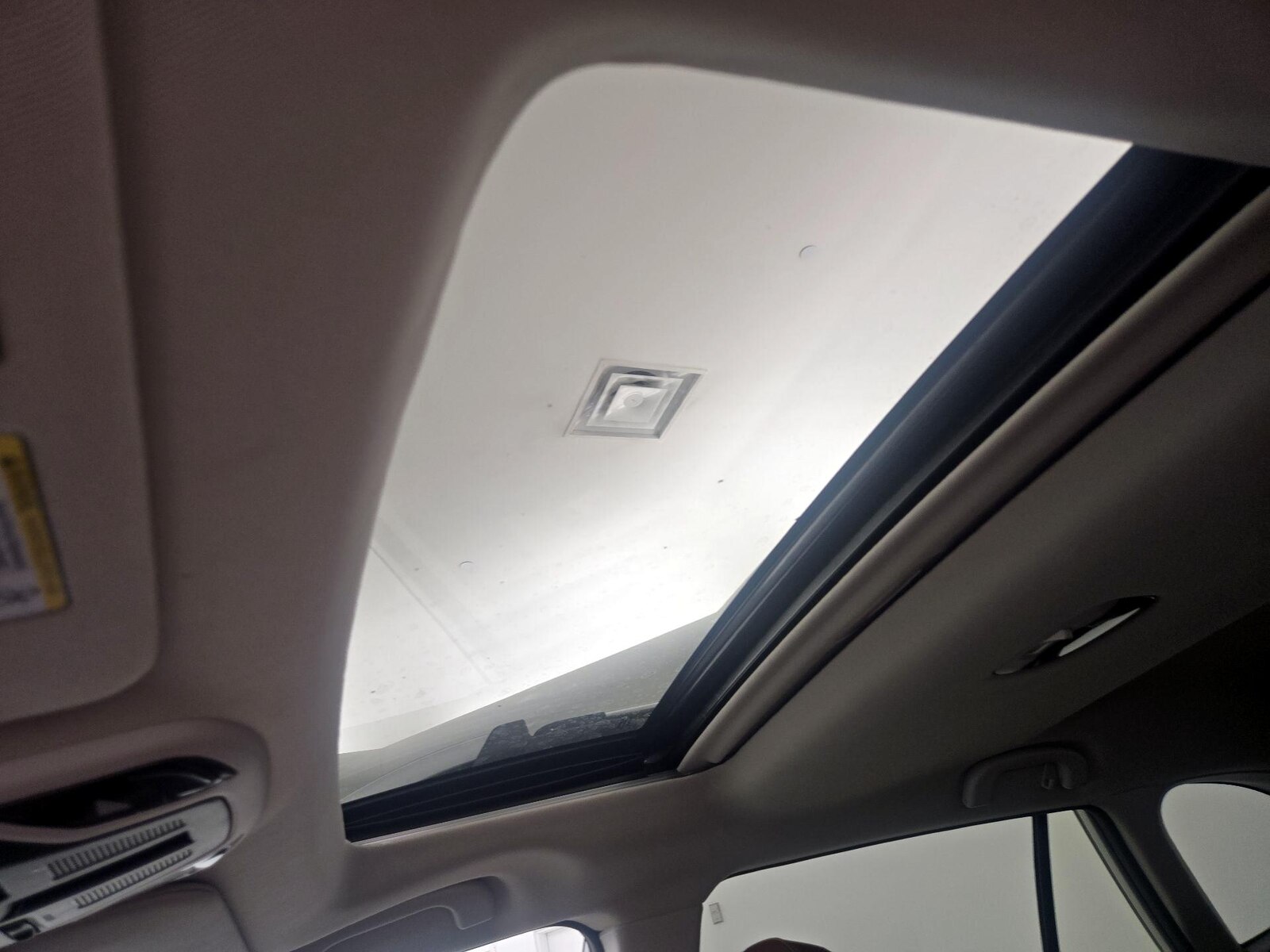 Sunroof(s) & Overhead Airbags