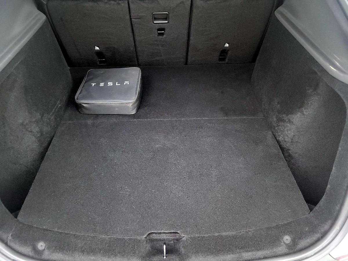 Trunk/Cargo (Seats Up)