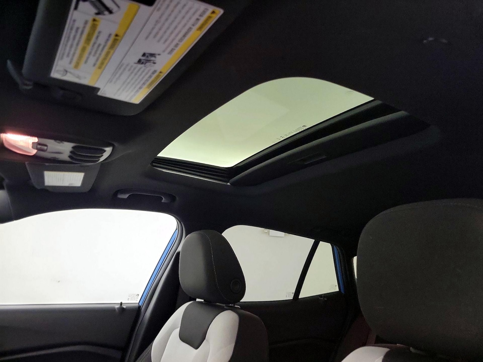 Sunroof(s) & Overhead Airbags