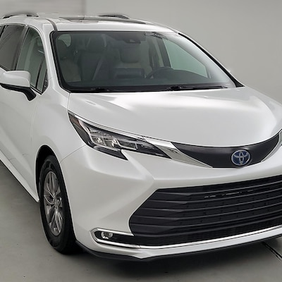 2023 Toyota Sienna Hybrid XLE