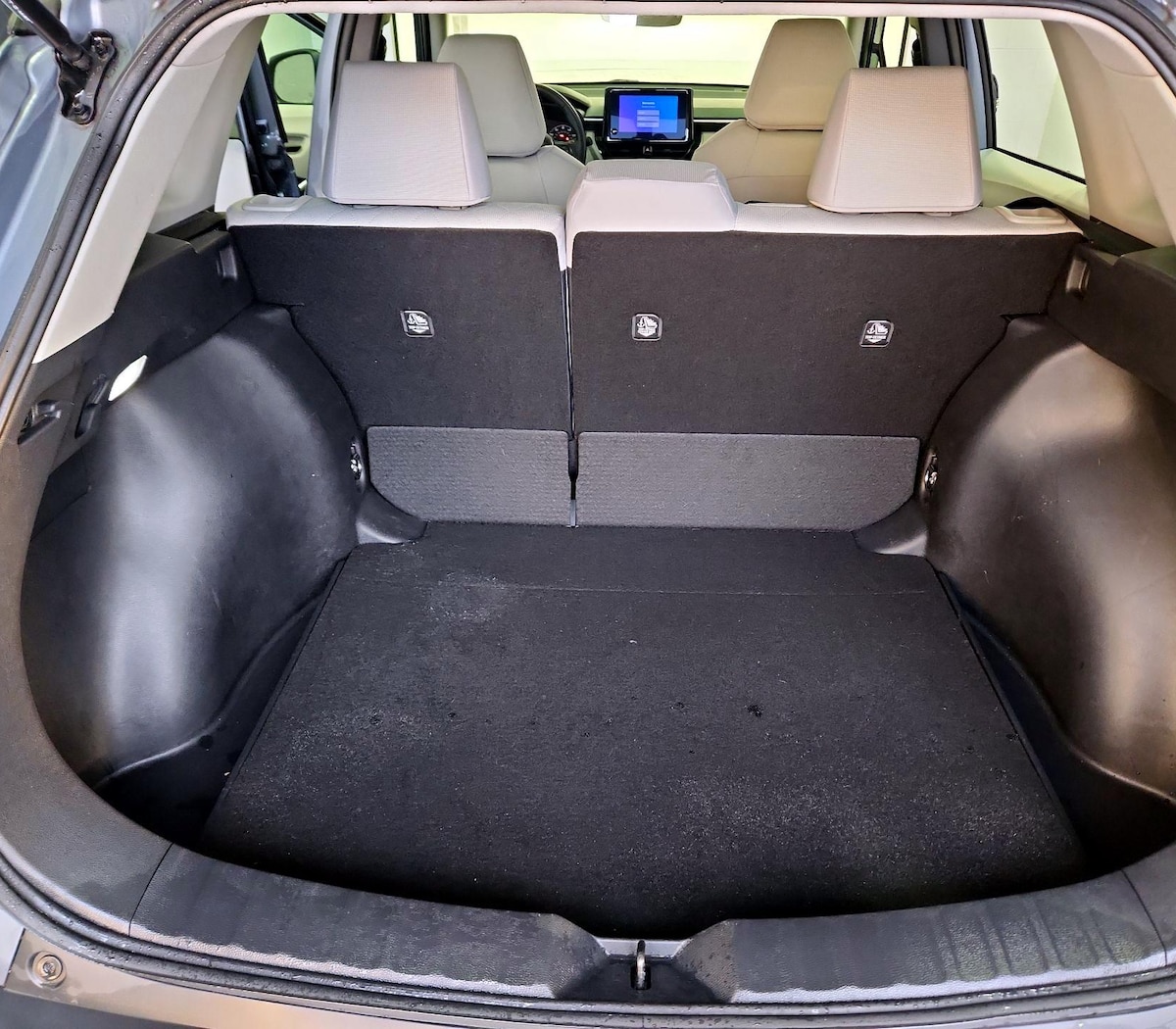 Trunk/Cargo (Seats Up)