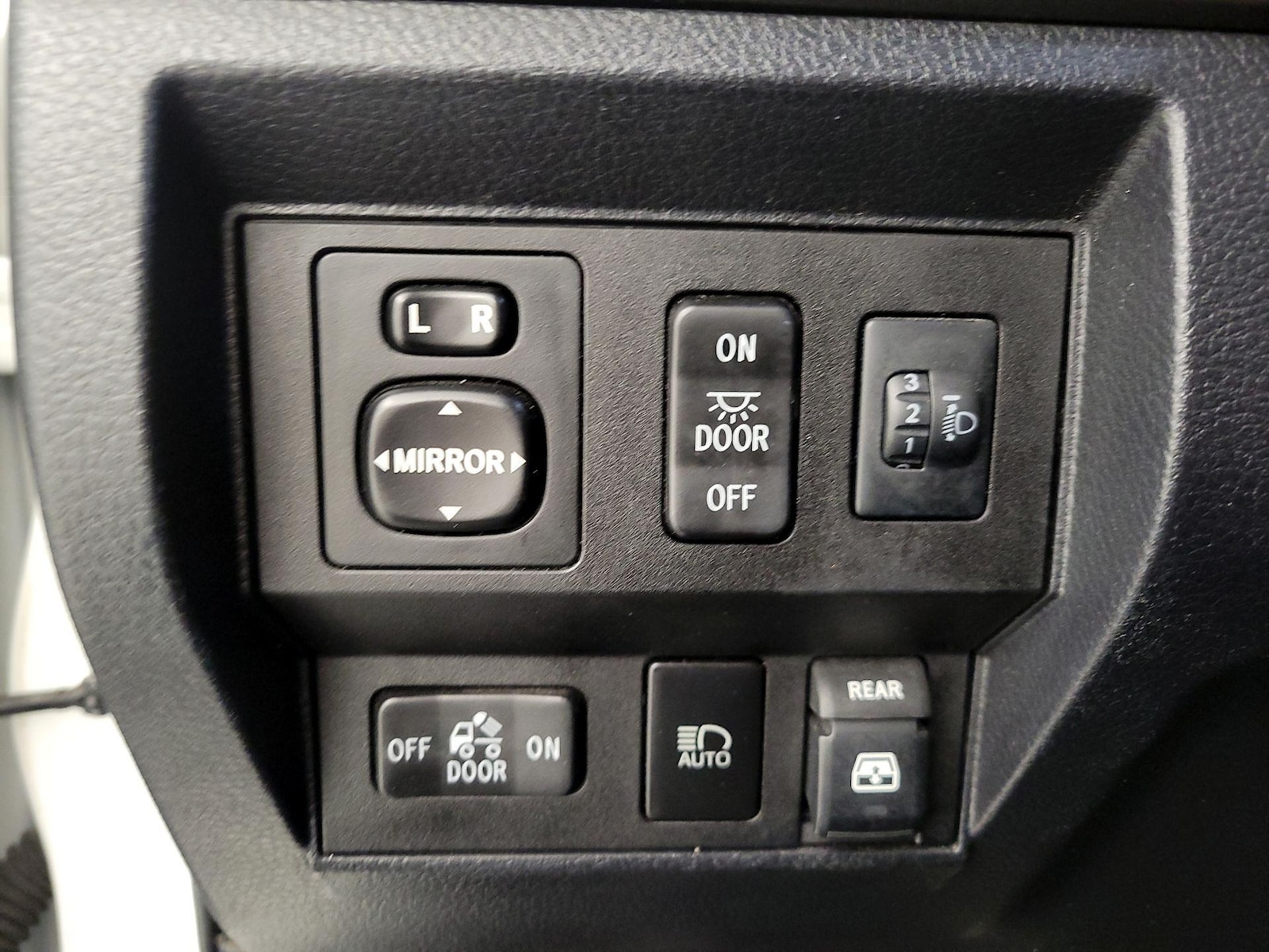 2018 Toyota Tundra SR5 - Photo 14
