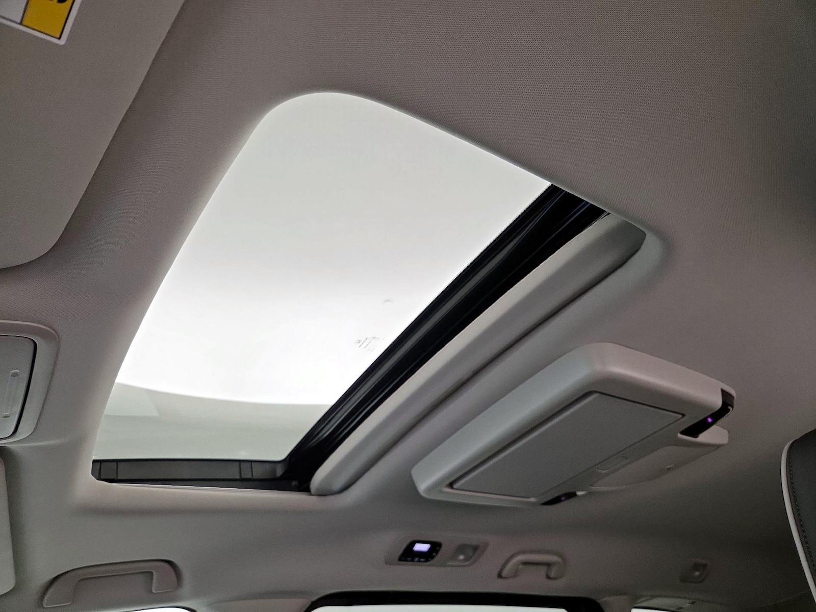 Sunroof(s) & Overhead Airbags