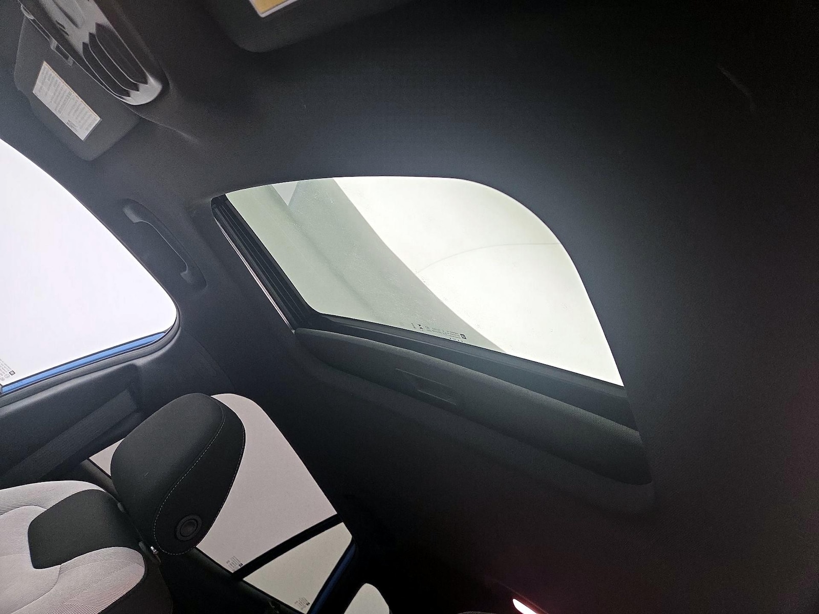 Sunroof(s) & Overhead Airbags