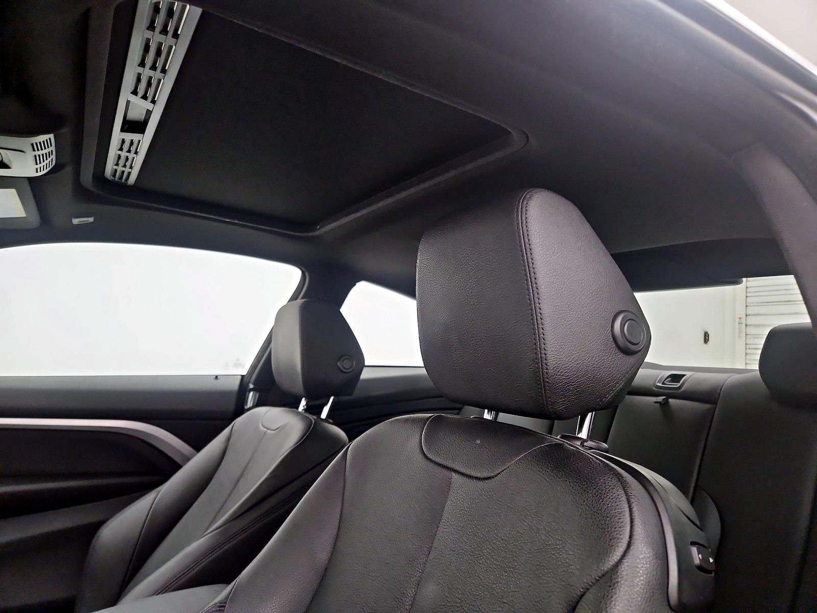 Sunroof(s) & Overhead Airbags