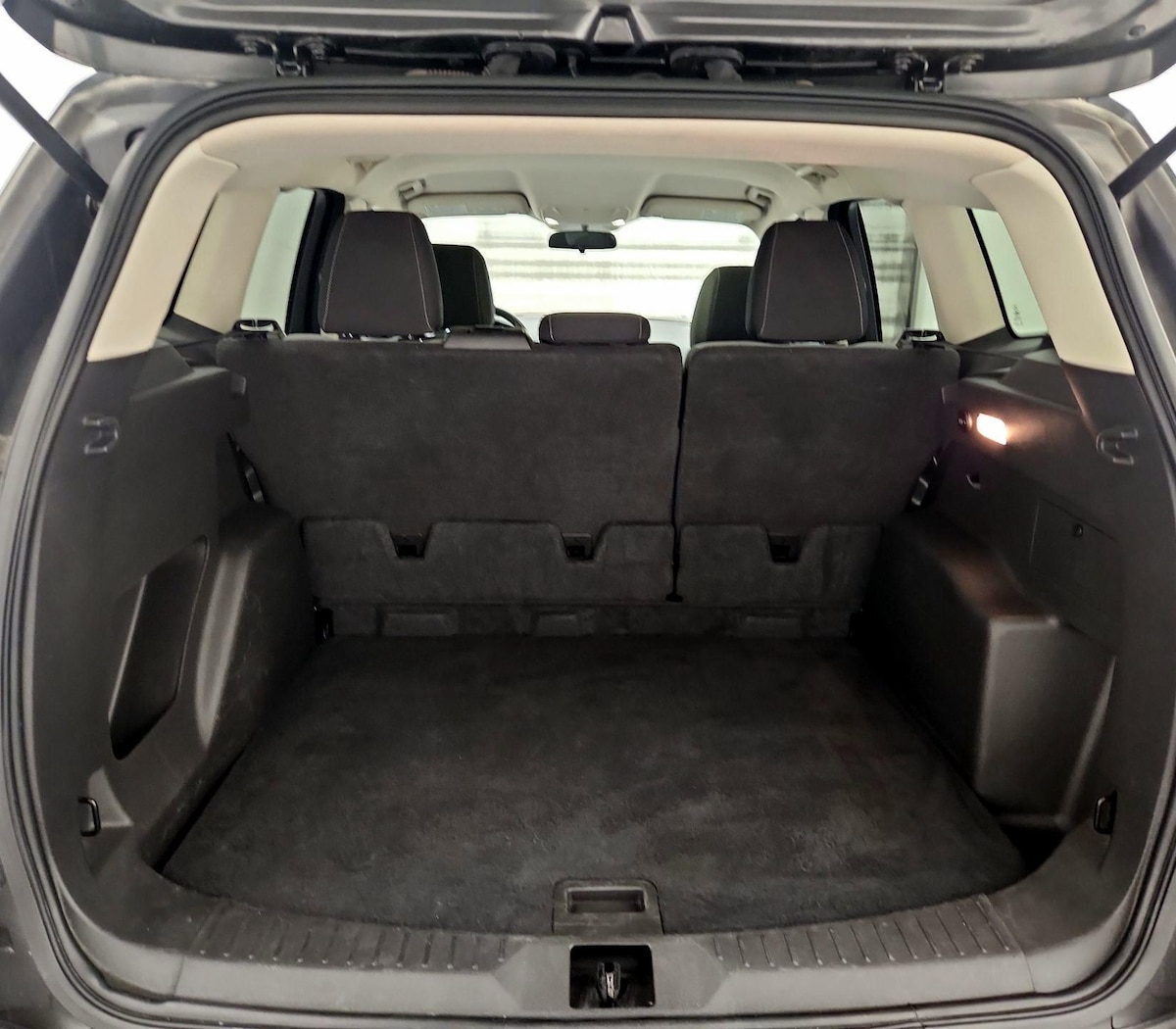 Trunk/Cargo (Seats Up)