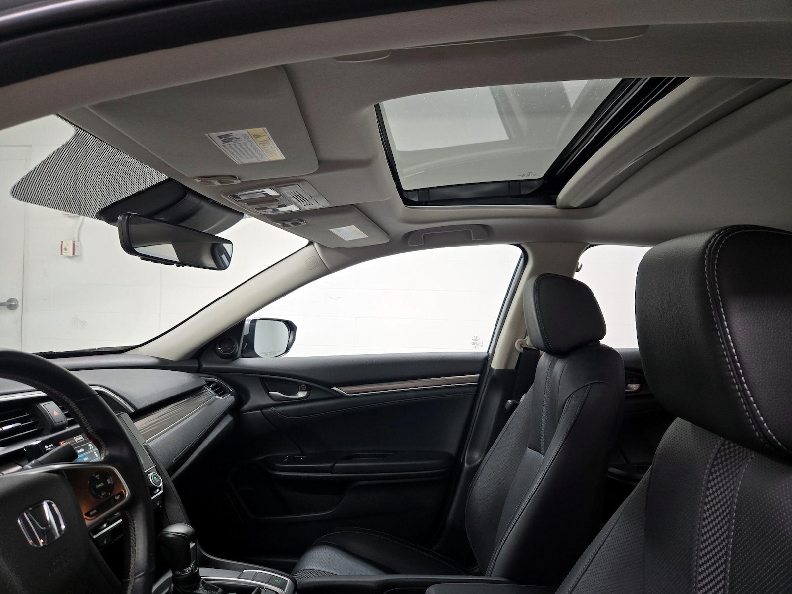 Sunroof(s) & Overhead Airbags
