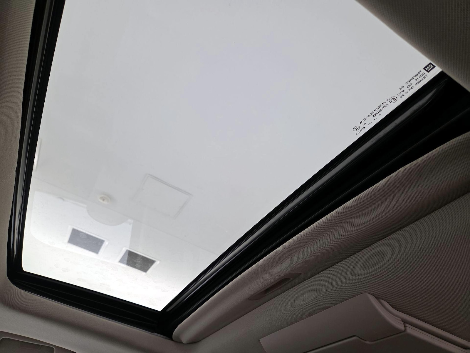 Sunroof(s) & Overhead Airbags