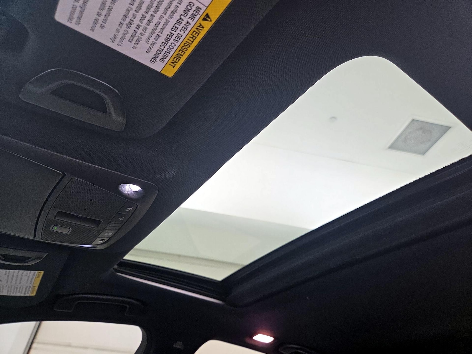 Sunroof(s) & Overhead Airbags