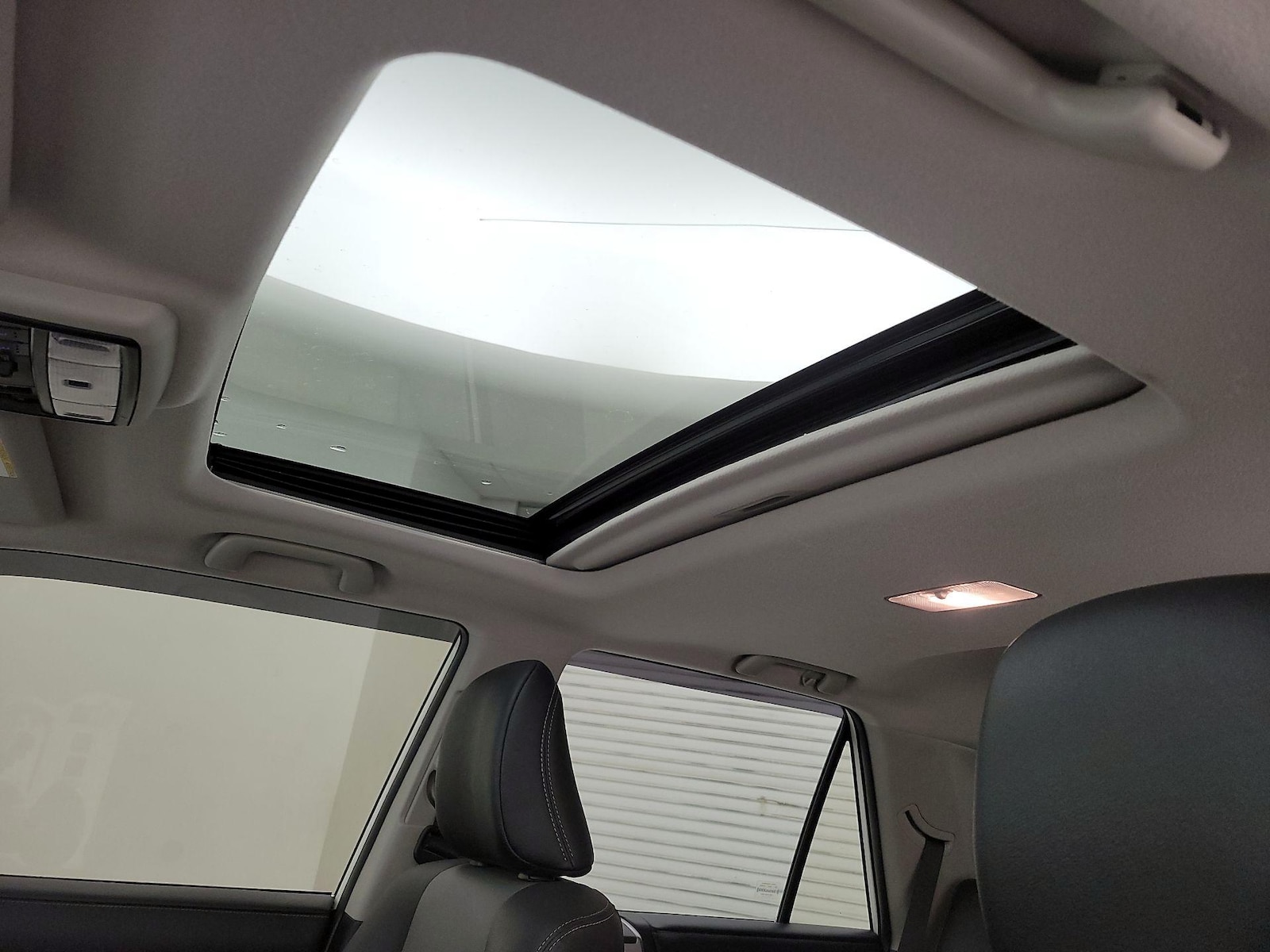 Sunroof(s) & Overhead Airbags